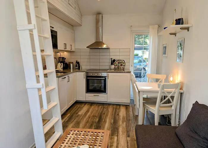 Tiny House For Four 200 M From Beautiful White Sandy Beach And 20 Min From Malmoe - With Internet, Netflix And Parking Included