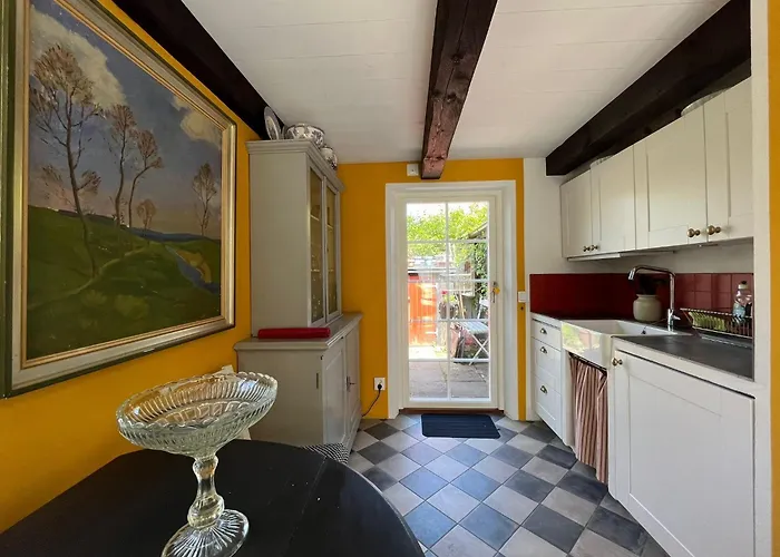 Huset I Graenden - Granne Med Havet